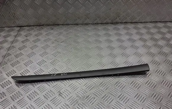 Toyota Avensis T250 Front door glass trim molding 67721RH