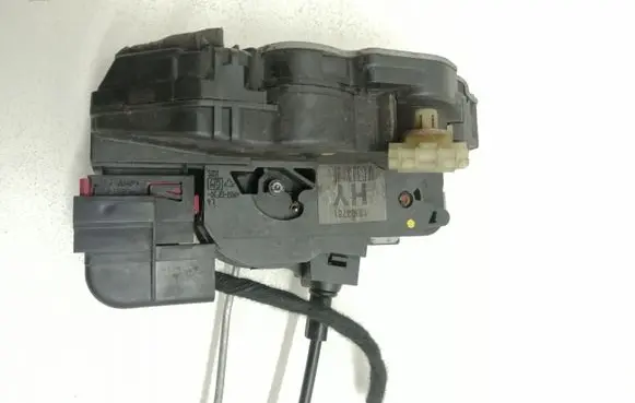 Opel Insignia A Front door lock 3023880 13503781