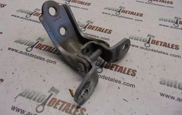 Hyundai i30 Front door upper hinge