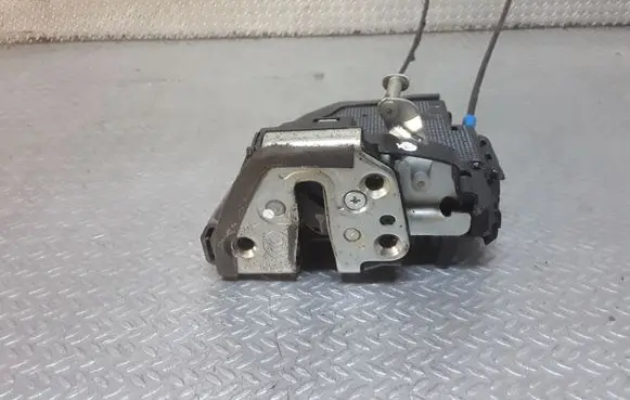Toyota Auris 150 Rear door lock 