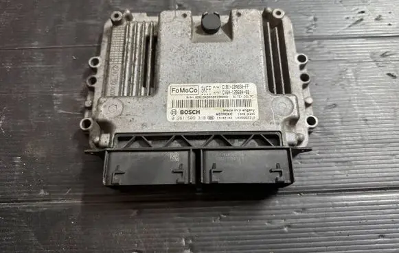 Ford Focus Engine control unit/module CV6A12B684BB C1B112A650FF 0261S09318
