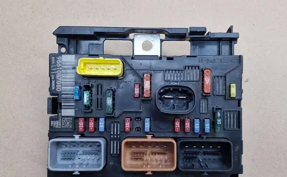 Peugeot 307 Fuse module 9661087080