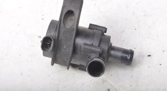 Volvo V40 Water pump 