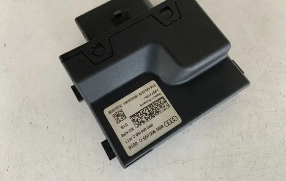 Audi A4 S4 B9 Fuel injection pump control unit/module 8W0906093C