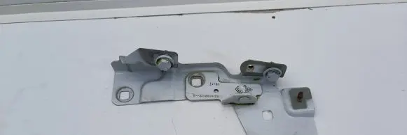 Renault Zoe Fender mounting bracket 654833942R