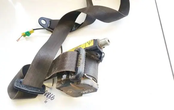 Iveco Daily 30.8 - 9 Front seatbelt 02067138 048006