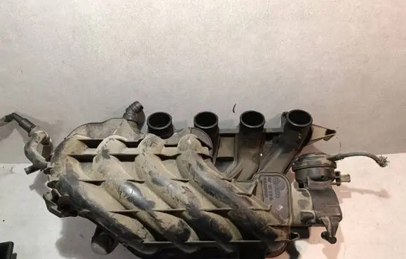Volkswagen PASSAT B6 Intake manifold 06F133210M