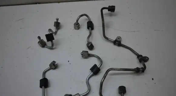 Fuel injector supply line/pipe