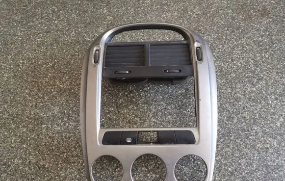 KIA Sorento Radio/GPS head unit trim 2F84410040