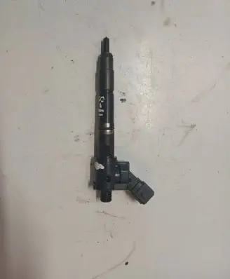 Volvo V70 Fuel injector VEA132370010AAB