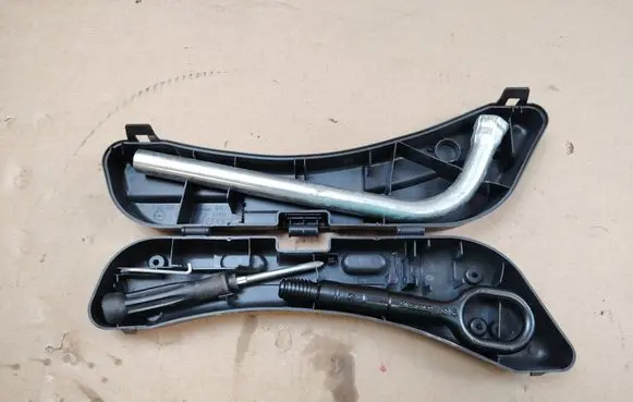 Seat Exeo (3R) Tool box 8E0012111A