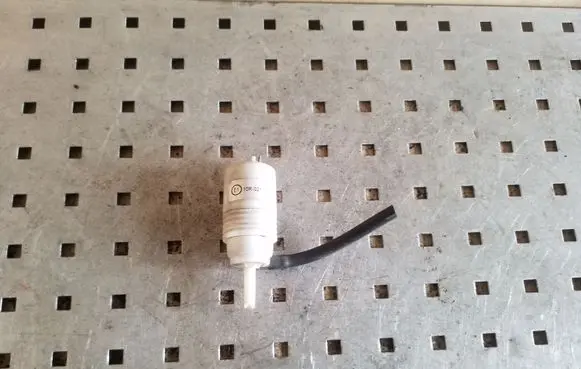Volvo S70 V70 V70 XC Windscreen/windshield washer pump 10R021193
