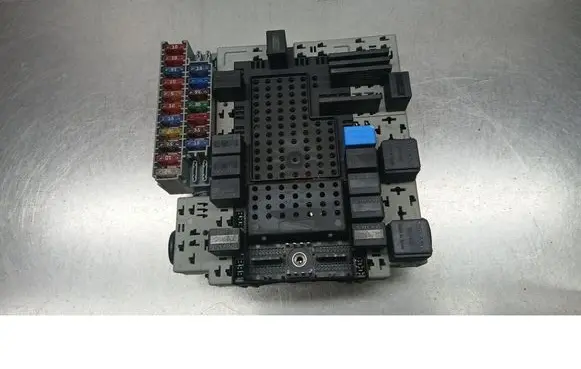 Volvo V70 Fuse box set 8622520