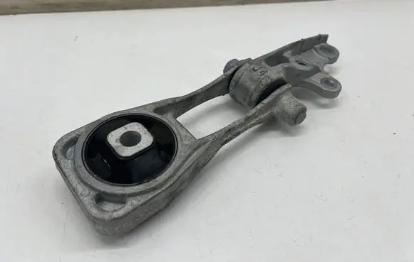 Engine mounting bracket