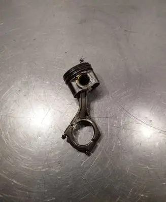 Subaru Forester SH Piston with connecting rod