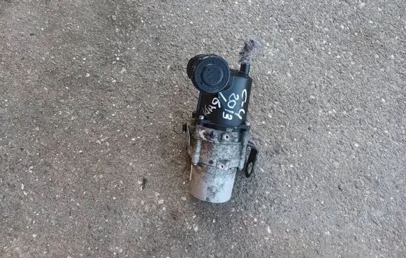 Citroen C4 II Power steering pump A5102332 100413L3