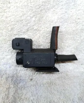 BMW 5 E60 E61 Vacuum valve 72234100