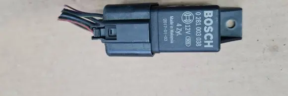 Audi A5 Glow plug pre-heat relay 0281003038