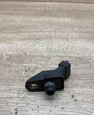 BMW 5 E39 Fuel pressure sensor 0261230046