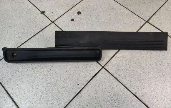 Chrysler Town & Country V Front sill trim cover P1PF45DX9AA