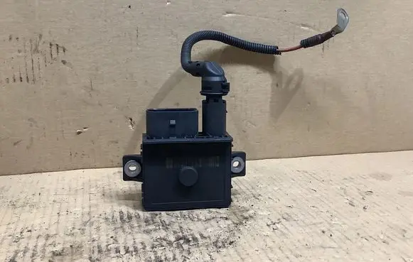 BMW 3 E90 E91 Glow plug pre-heat relay 8591723