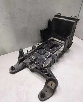 Volkswagen PASSAT CC Battery tray 1K0915325B