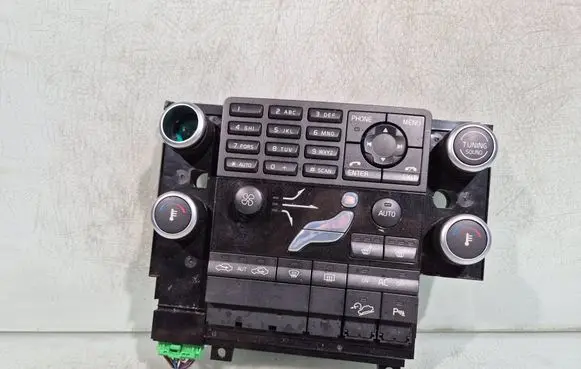 Volvo XC60 Climate control unit 30782904 M3064100333 10W06E04