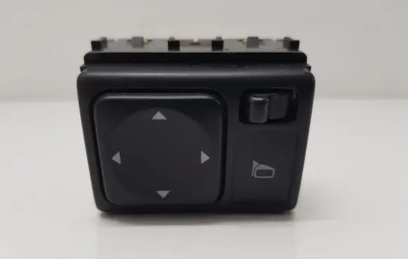 Wing mirror switch