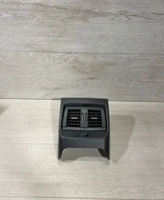 Rear air vent grill