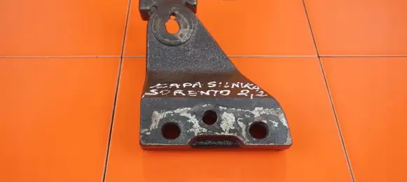 KIA Sorento Engine mounting bracket D4HB