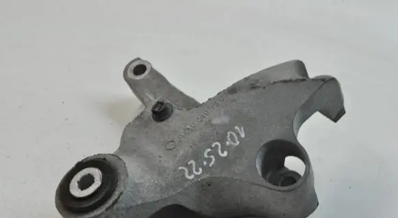 Mercedes-Benz A W176 Engine mounting bracket A2462401300