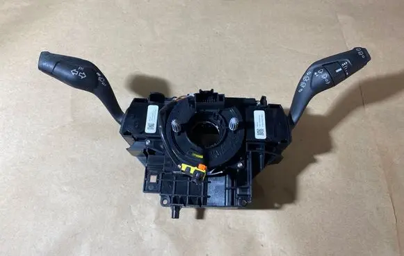 Wiper turn signal indicator stalk/switch