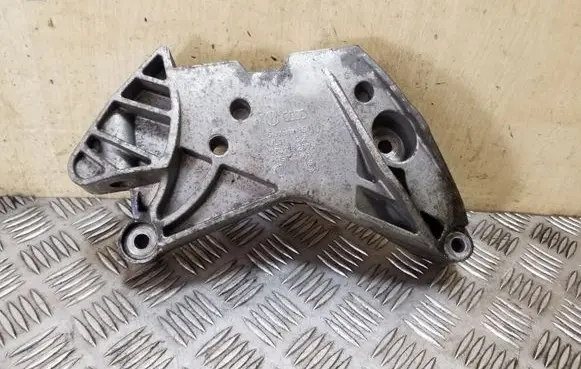 Skoda Yeti (5L) Engine mounting bracket 06J199207P