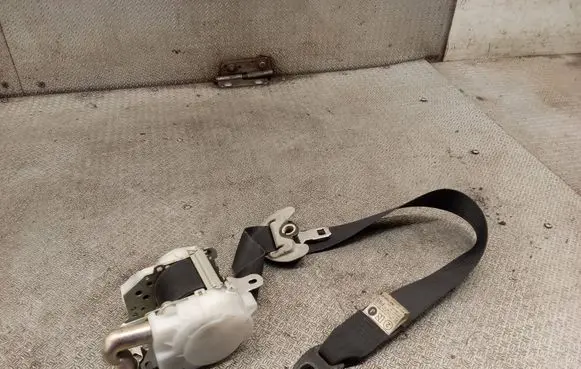 Lexus IS 220D-250-350 Front seatbelt