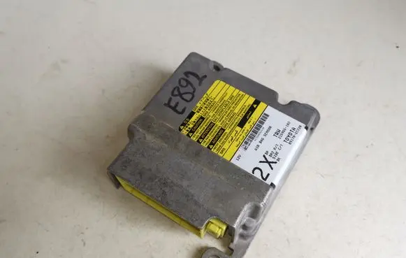 Toyota Avensis T250 Airbag control unit/module 8917005220