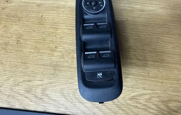 Ford Mondeo MK IV Electric window control switch 7S7T14A132BC