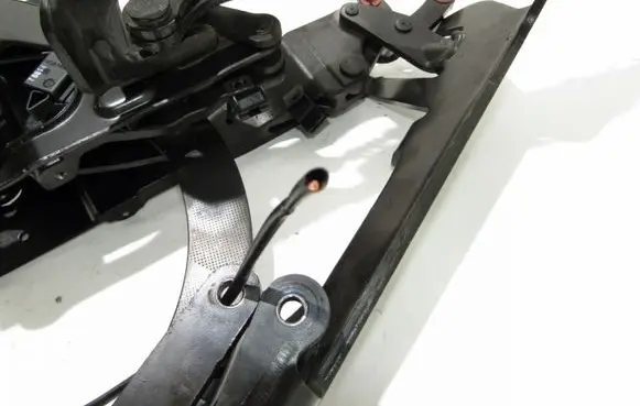 Mercedes-Benz SLK R171 Convertible roof hinge 112006101