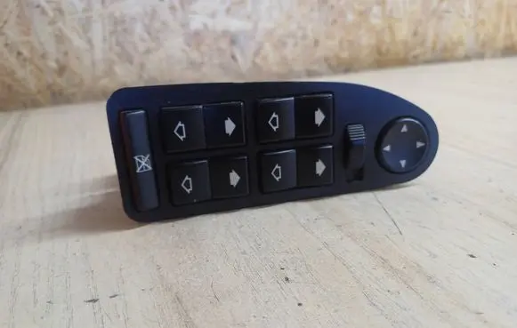 BMW 5 E39 Electric window control switch 8368966