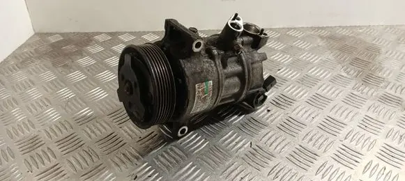 Volkswagen Golf VI Air conditioning (A/C) compressor (pump) 5N0820803C