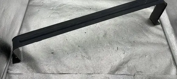Fuel tank mounting bracket
