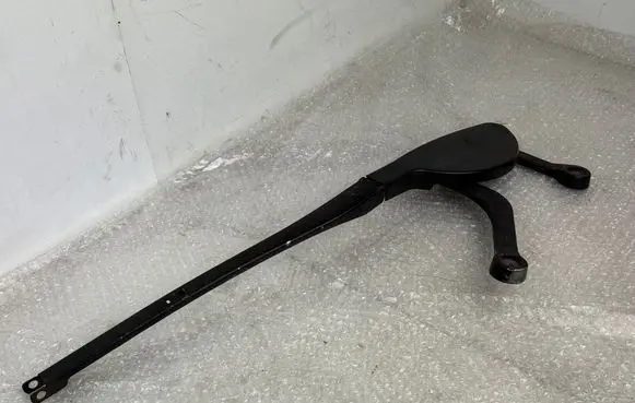Front wiper blade arm