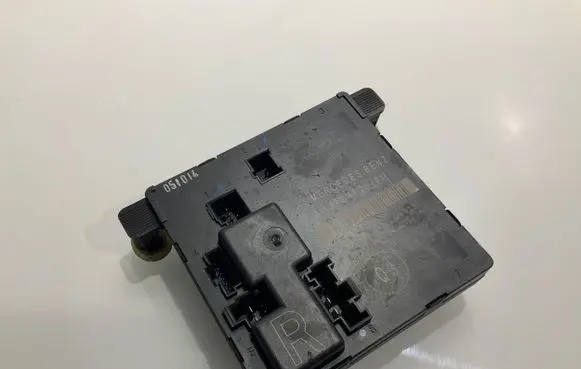 Mercedes-Benz E W211 Door control unit/module 2118704126 00006806 A2118704126