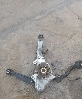 BMW X6 F16 Front wheel hub spindle knuckle 6869870 77377317