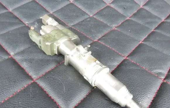 BMW 3 E90 E91 Fuel injector 758904801
