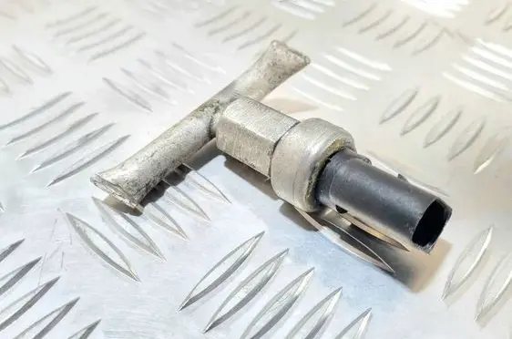 Volkswagen Golf IV Air conditioning (A/C) pressure sensor 1J0959126