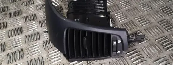 KIA Sorento Dashboard side air vent grill/cover trim