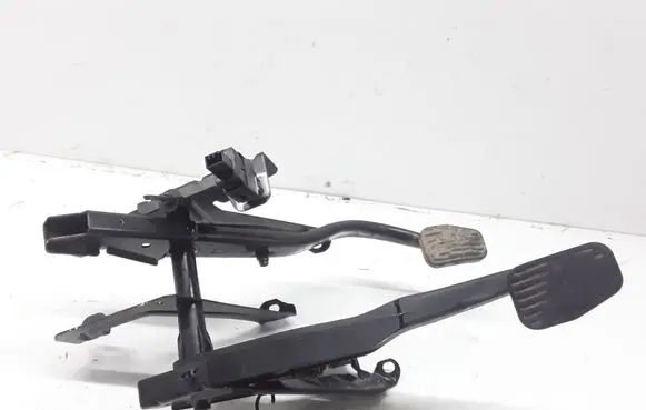 Volvo S60 Pedal assembly 