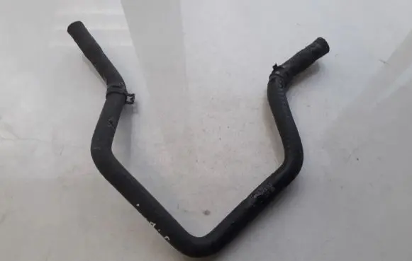 Volkswagen PASSAT B5 Engine coolant pipe/hose