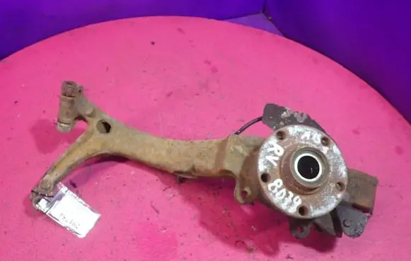 Volkswagen PASSAT B5 Front wheel hub spindle knuckle