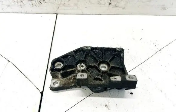 Renault Safrane Engine mounting bracket 